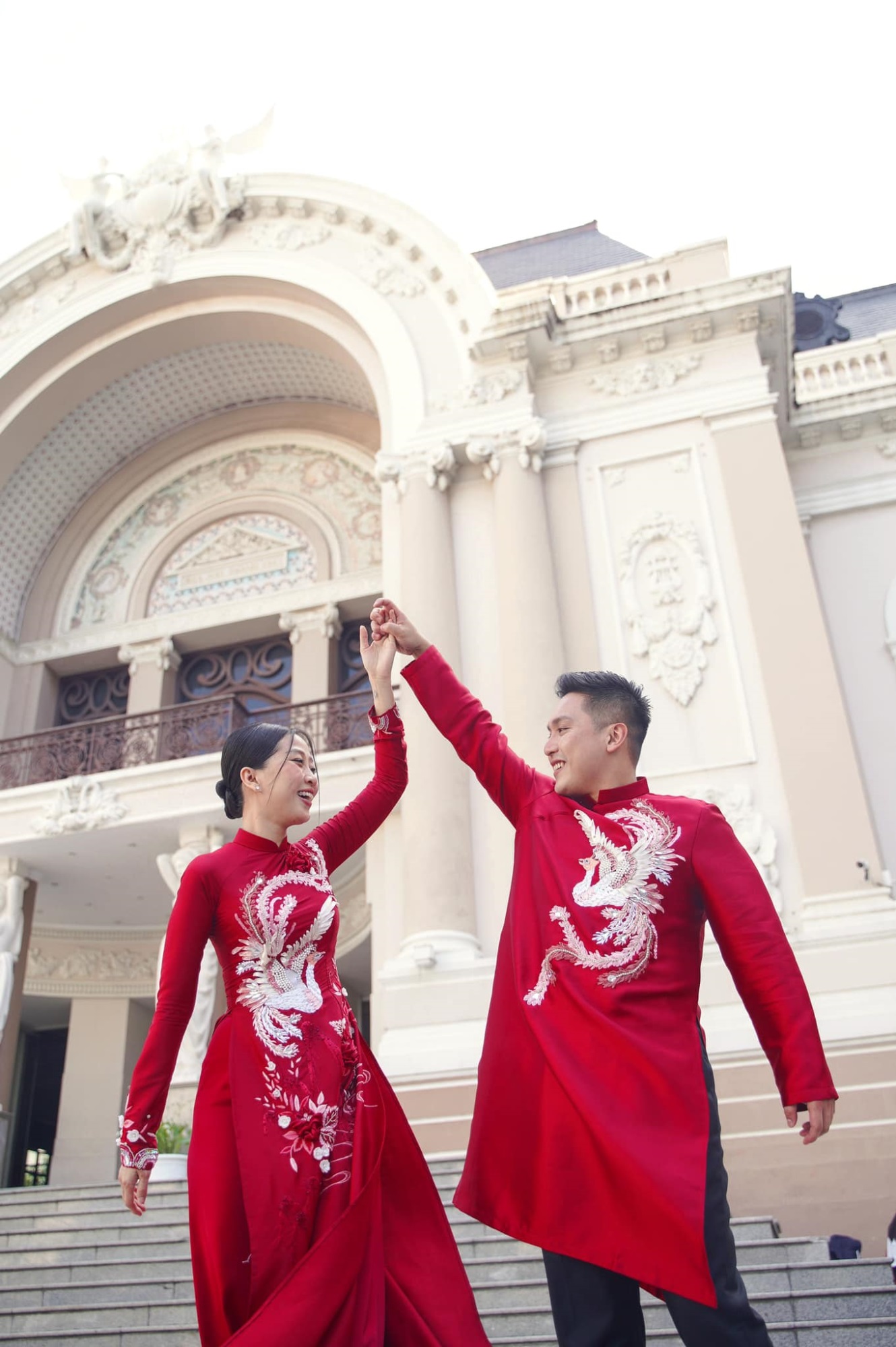 Không kém cạnh Diệu Nhi – Anh Tú, Liêu Hà Trinh “xả kho” loạt ảnh cưới đẹp xuất thần đậm chất Việt Nam - Ảnh 1